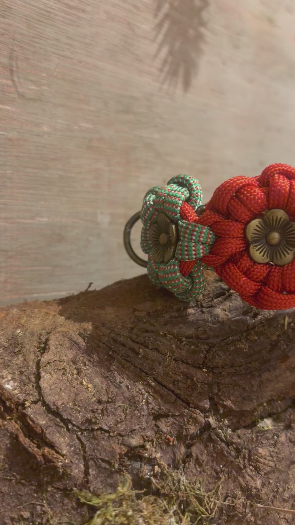 🎄 Evergreen Blossom – festliches Blumenhalsband für die Weihnachtszeit 🎄